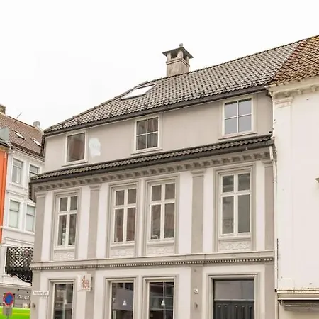 Classy, Very Central Apt For 10 People!