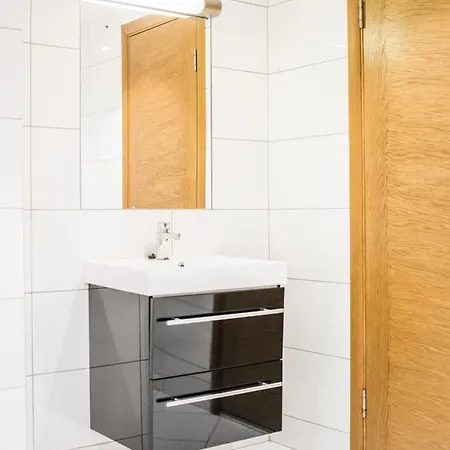 Classy, Very Central Apt For 10 People! Semesterbostad